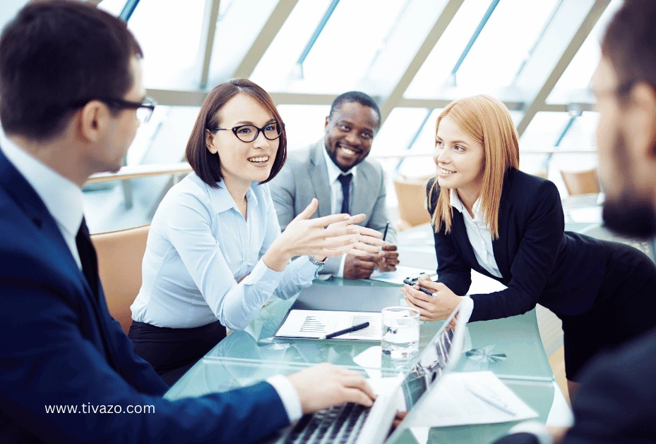 a girl explaining her teams about poor communication