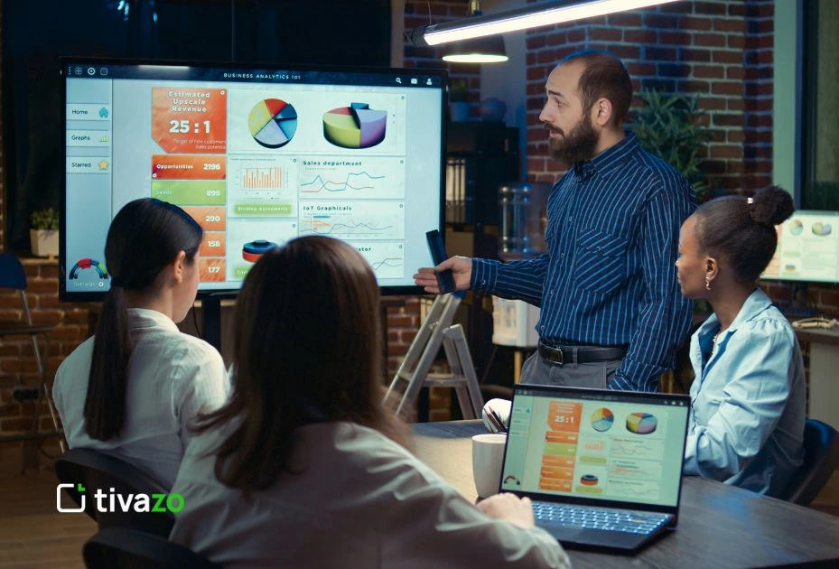 A picture of employee analytics discussion in workplace